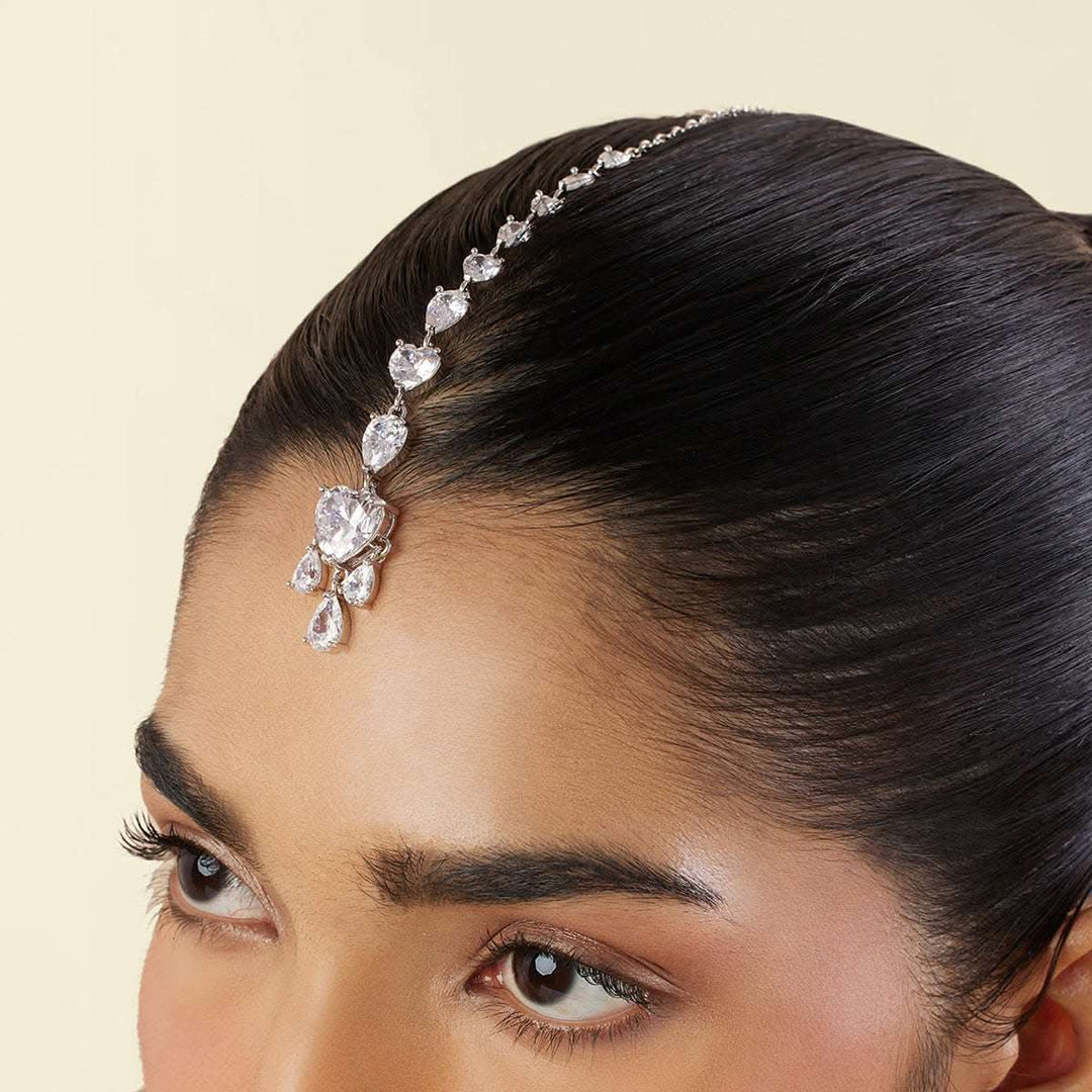 Opulent Luminescence Maangtikka