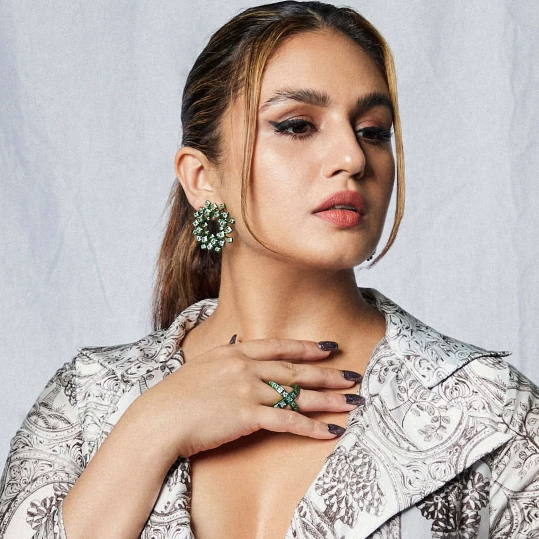 Huma Qureshi Parakeet Green Cross Ring