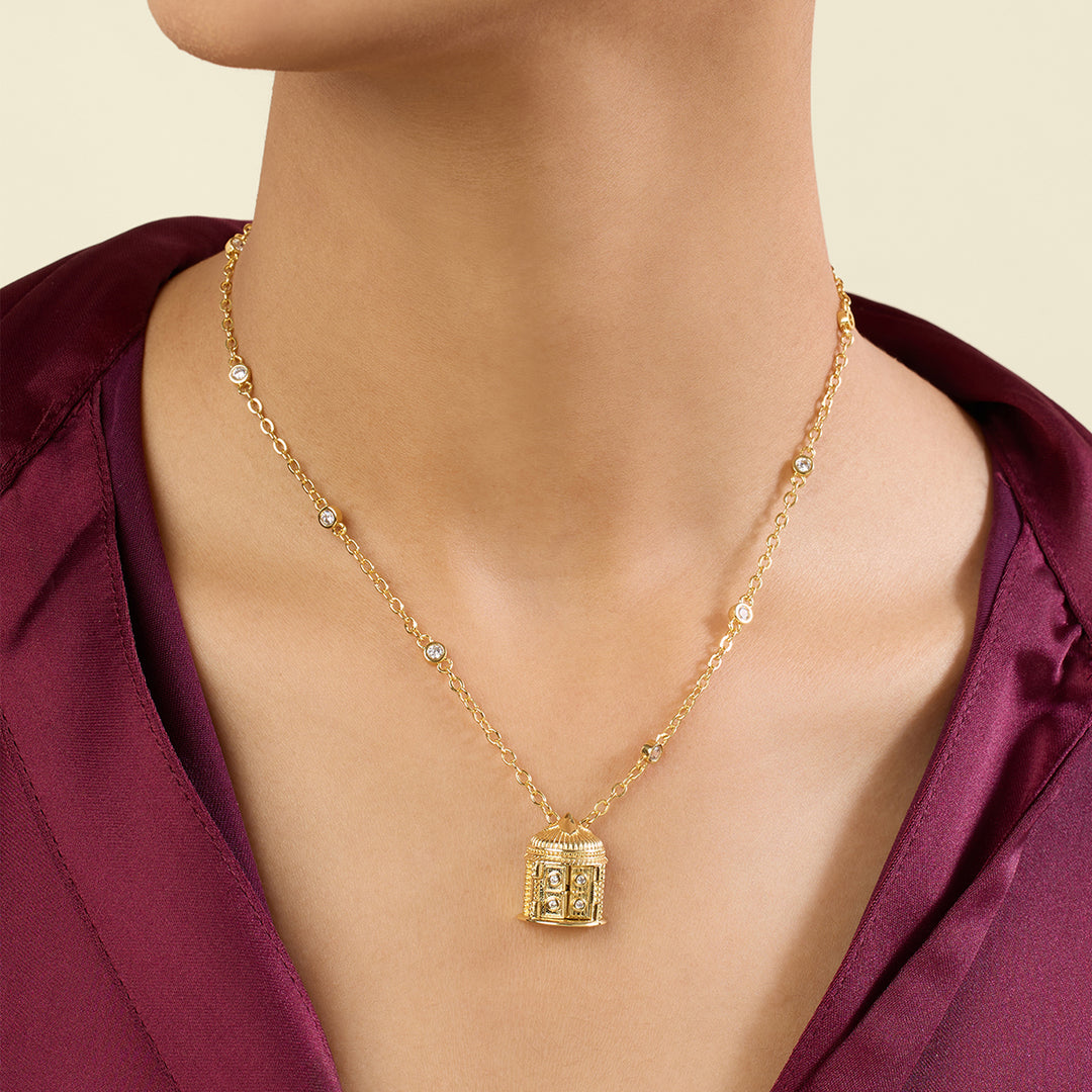 Manzana Pendant Necklace