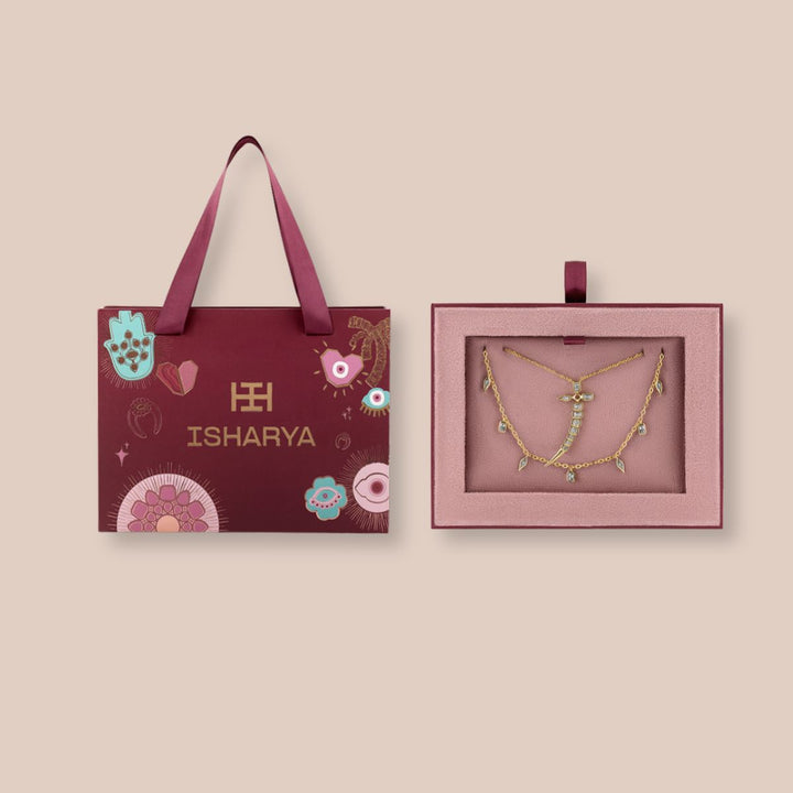 Moves Like Dagger Necklace Set