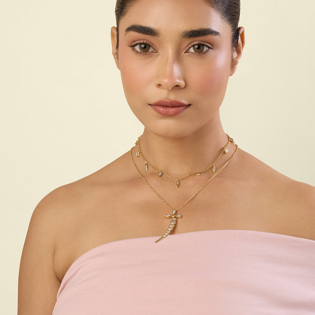 Moves Like Dagger Necklace Set