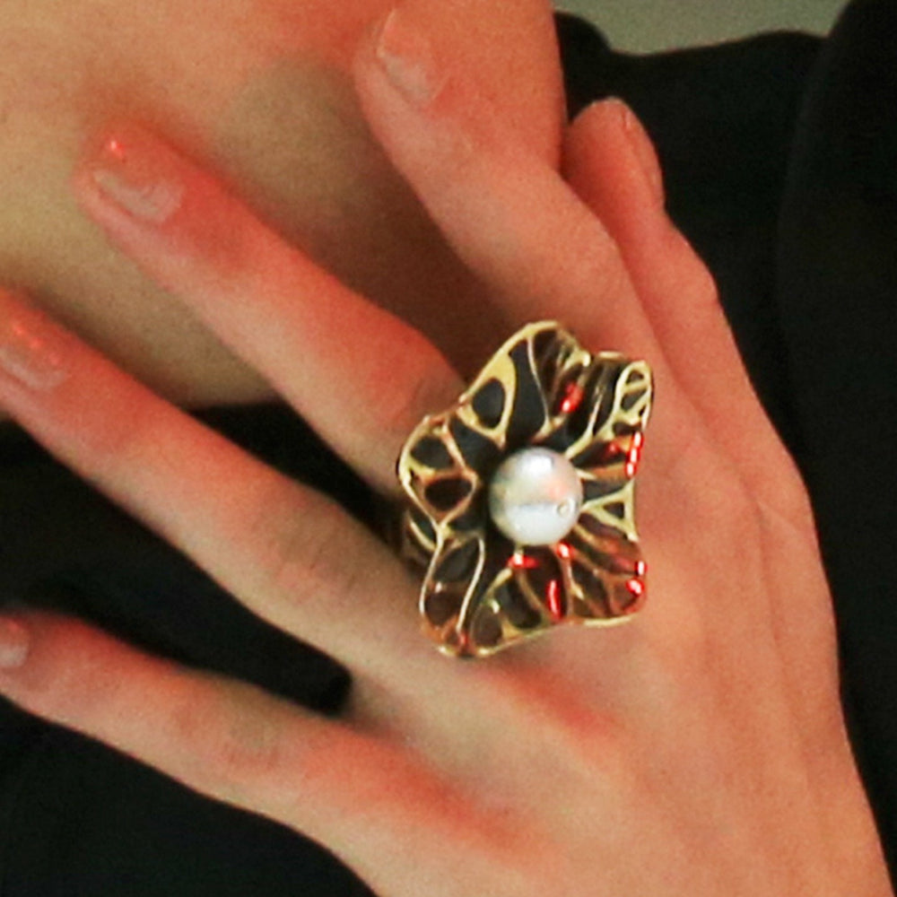 La Conchita Abstract Floral Statement Ring in Black